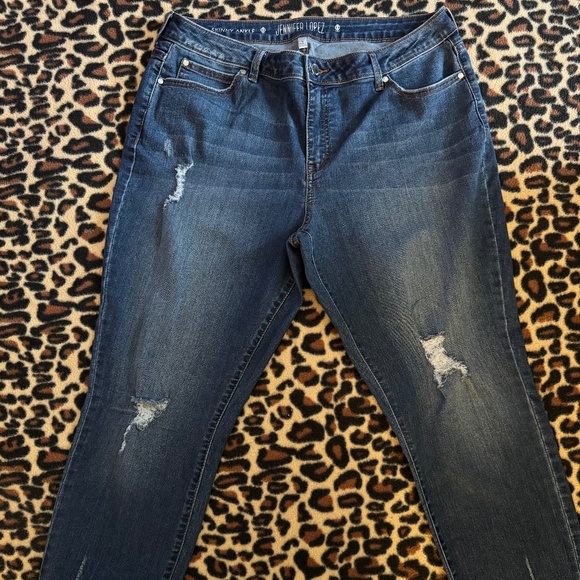 Jennifer Lopez Skinny Ankle Jeans - Picture 8 of 8